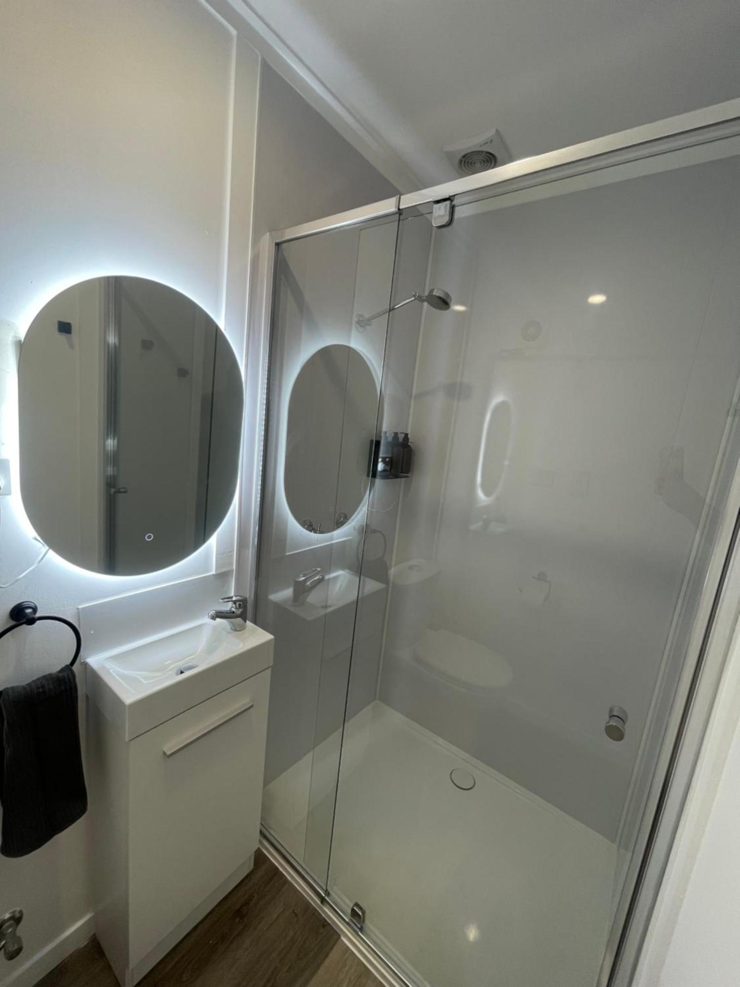 24c - Modern 2br In Apartment